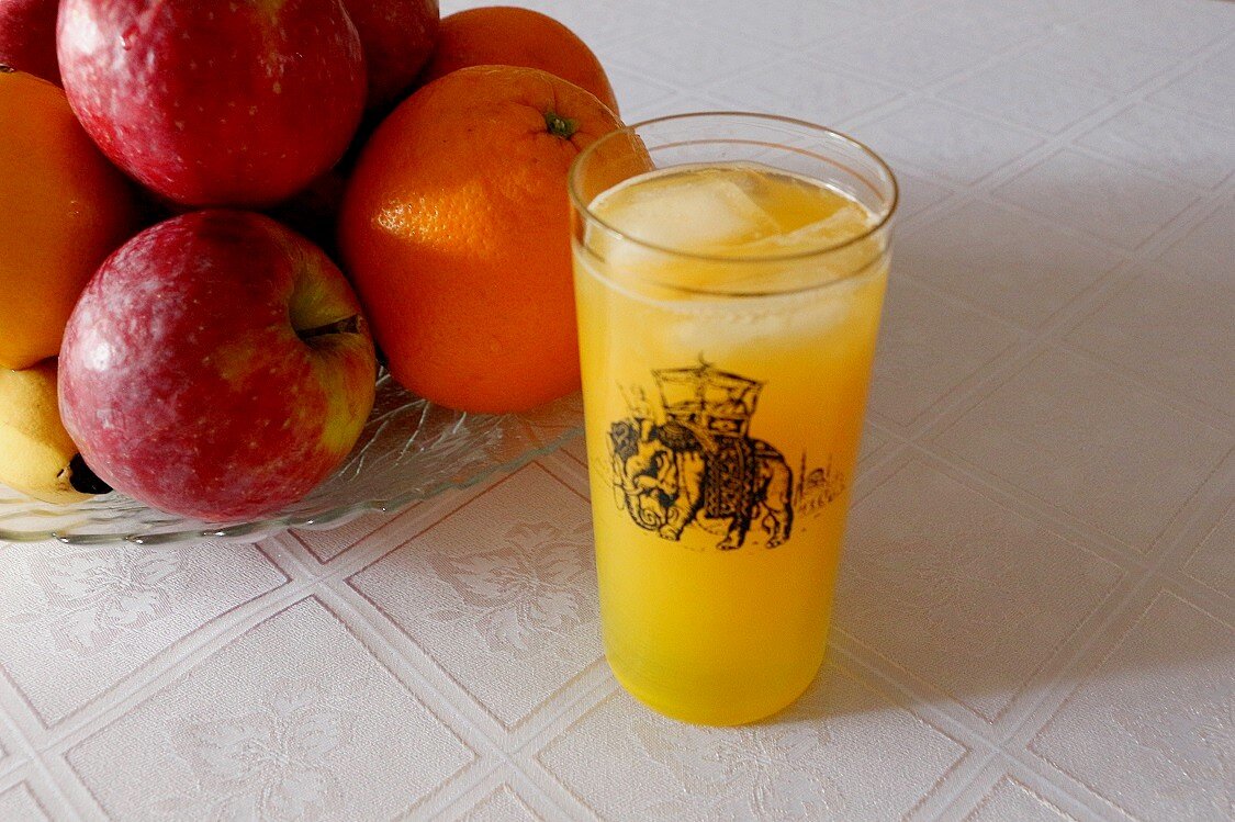 Свежевыжатый апельсиновый сок со льдом - Надежд@ Шавенкова