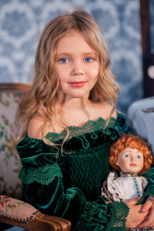 Девочка с куклой - Анастасия 