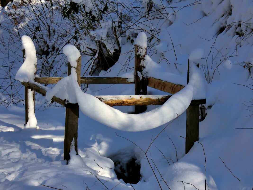 арка из снега. он упадет - Heinz Thorns