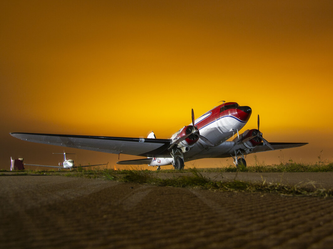 Великолепный Дуглас DC-3 - Евгений Лебедев