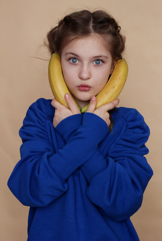 Портрет девочки с бананами - Наталья Преснякова
