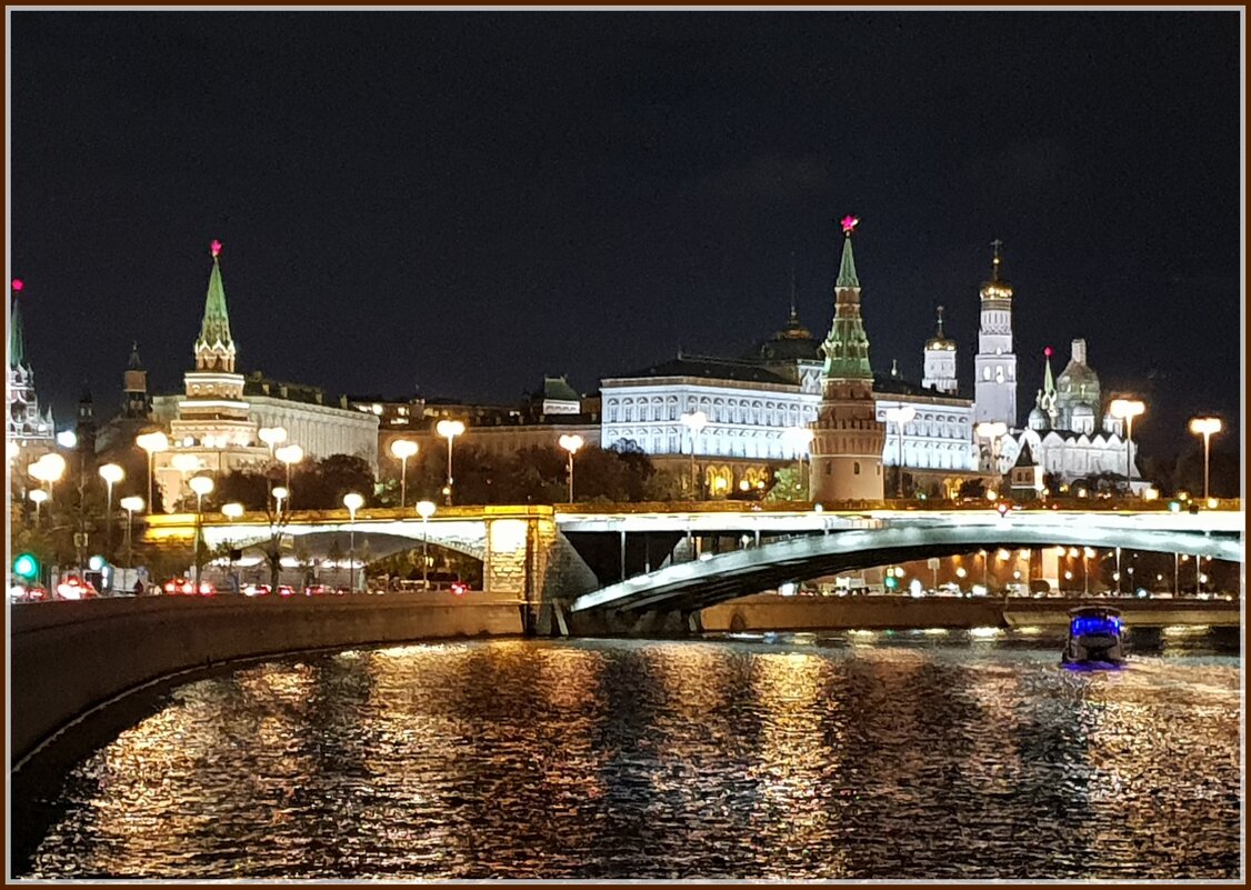 Москва вечерняя.  Вид на Кремль с палубы теплохода. - Лариса Масалкова