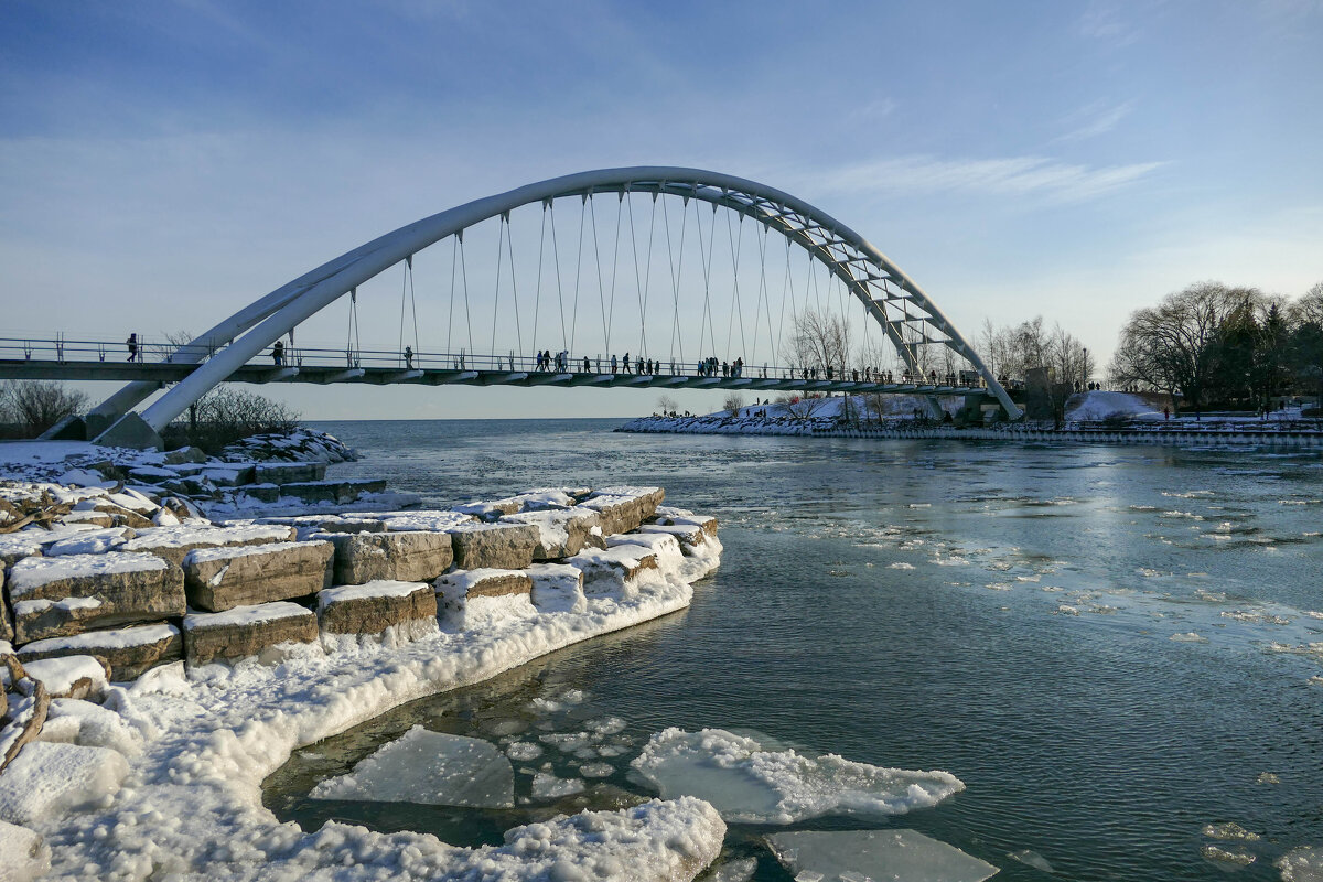 Мост через р. Хамбер, а за ним озеро Онтарио. Канада - Юрий Поляков