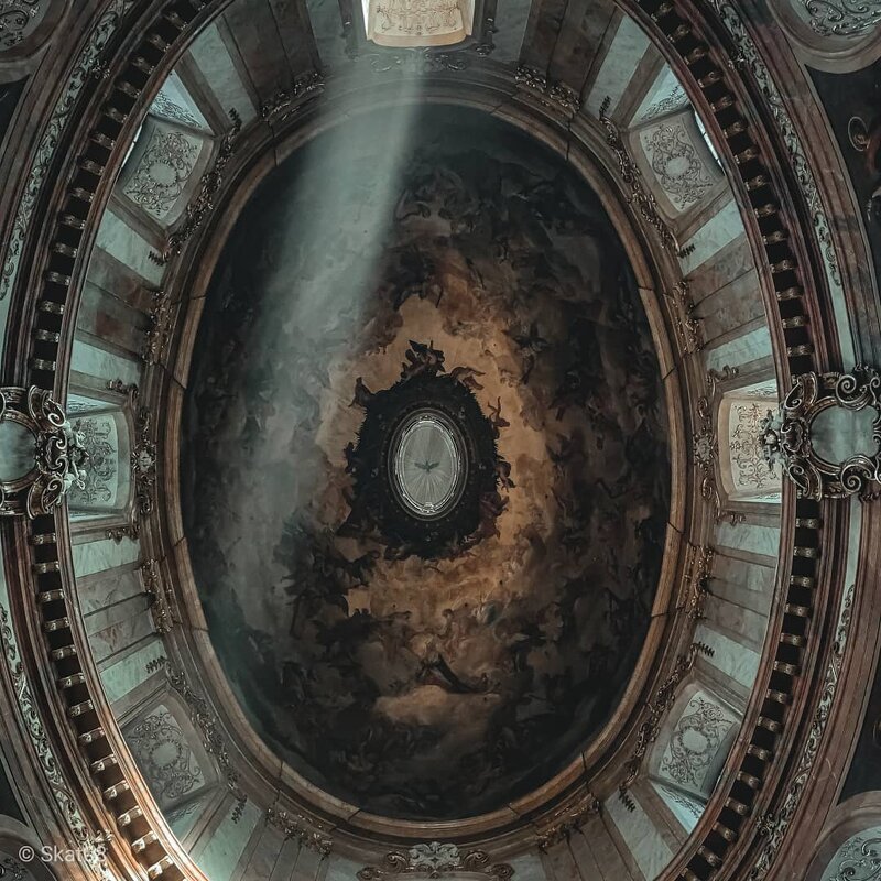 Солнечный луч под куполом Храма - Сергей Аникеев