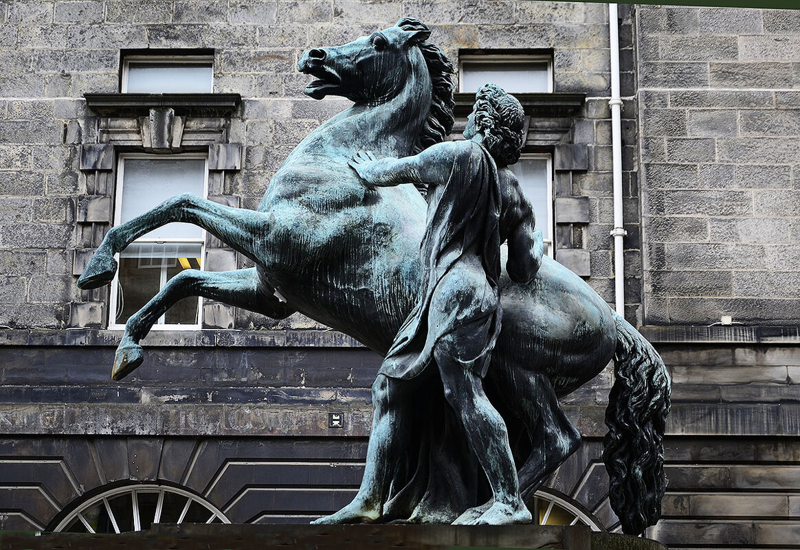Александр и Буцефал стоЯт на площади в Эдинбурге с 1884 г. - Тамара Бедай 