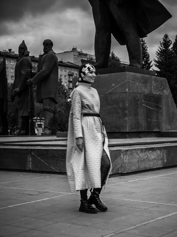 Показ коллекции Ольги Бузыцкой (сентябрь 2020, Новосибирск, площадь Ленина) - Елена Берсенёва