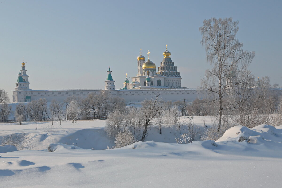 Морозное утро храм