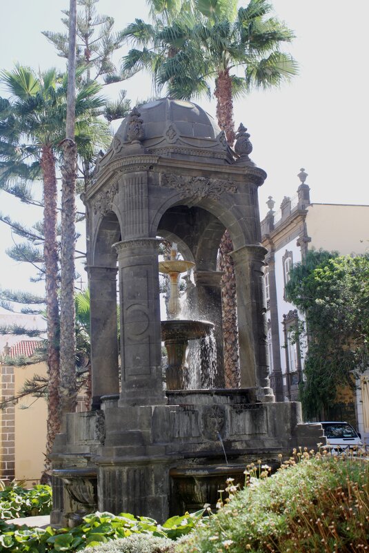 каменный фонтан с куполом - Savayr 
