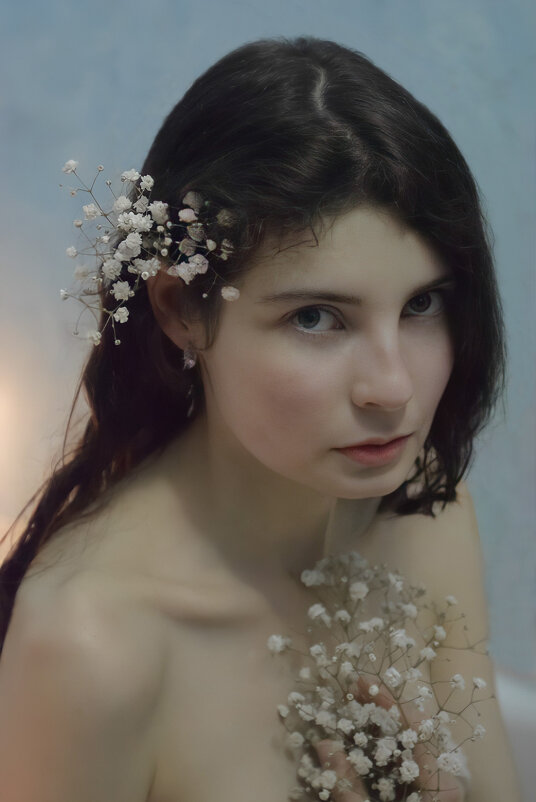 Девушка с цветами - Ульяна Гончарова