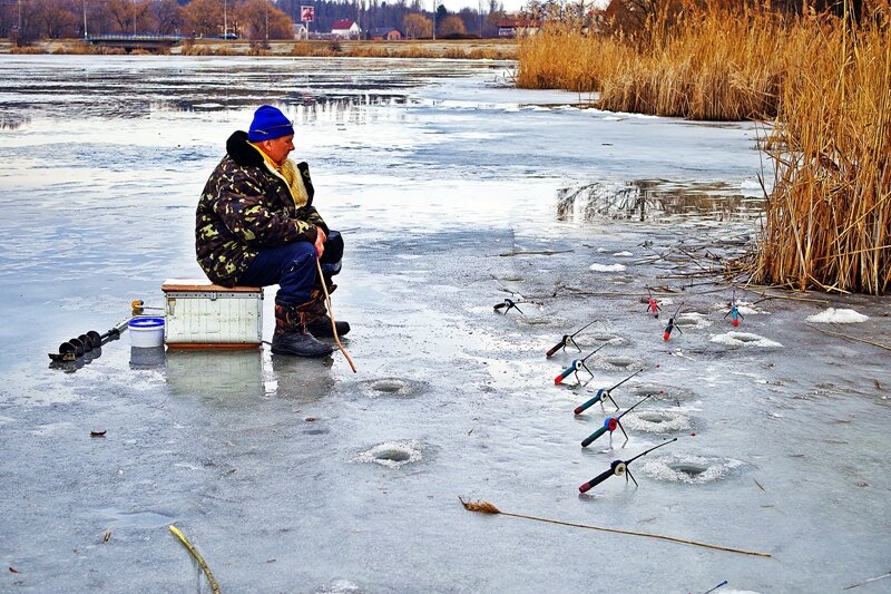 на зимней рыбалке - юрий иванов 