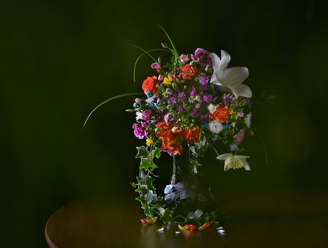 букет цветов в черной вазе - Olena 