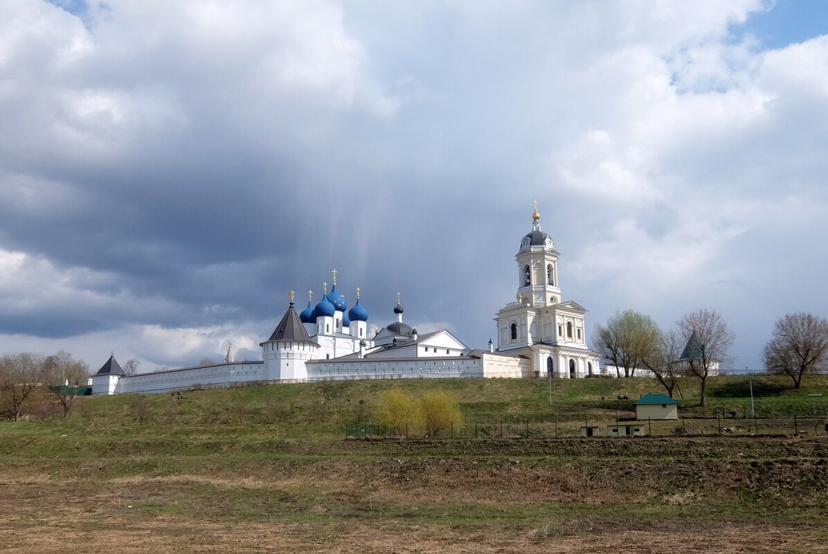 И свет божественный над куполами. - Люба 