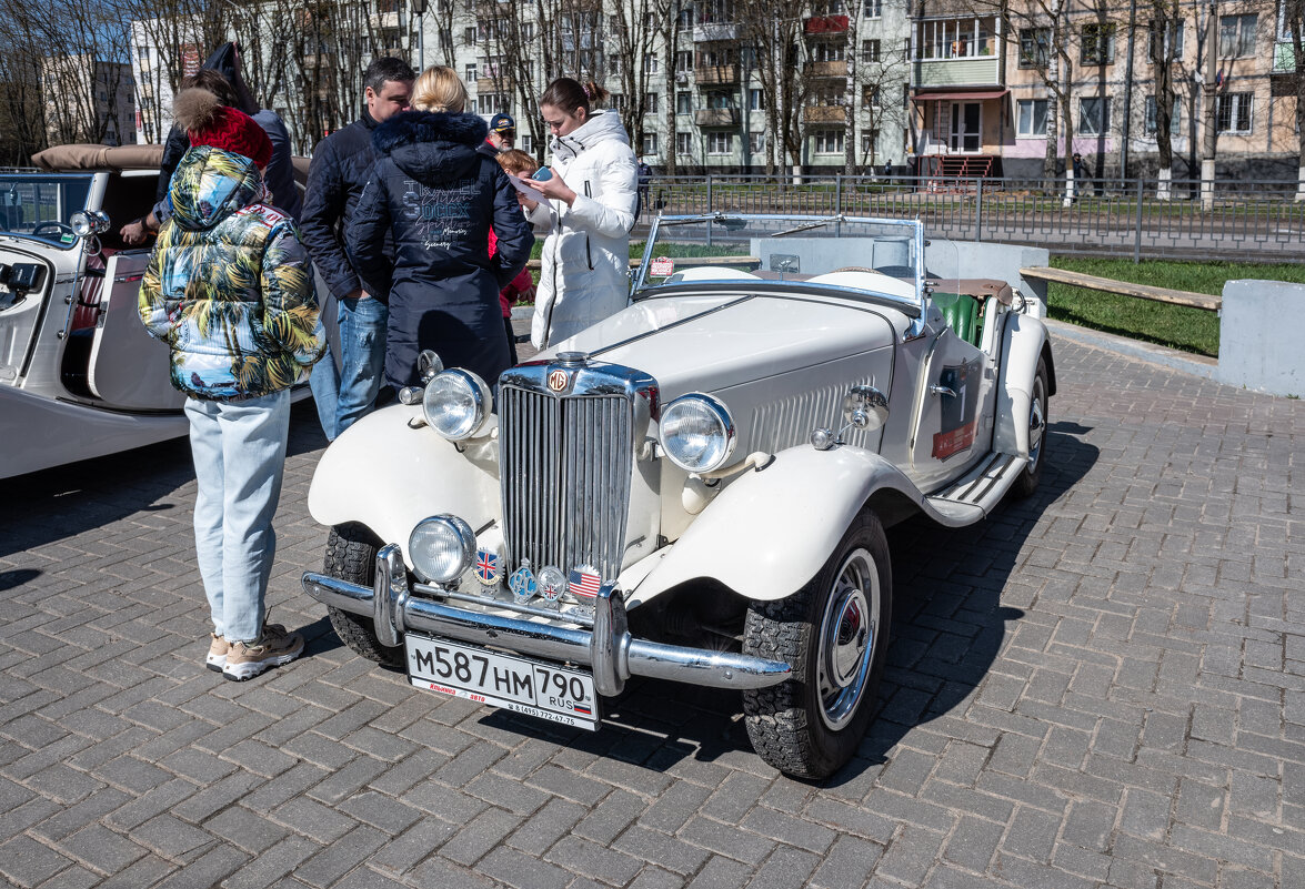 "Поспорил старенький автомобиль «Morris Garage»..." - Михаил "Skipper"