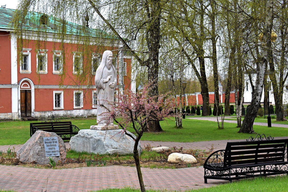 Памятник Преподобному  Антонию, (Киево-Печёрский основатель русского монашества.) - Татьяна Помогалова