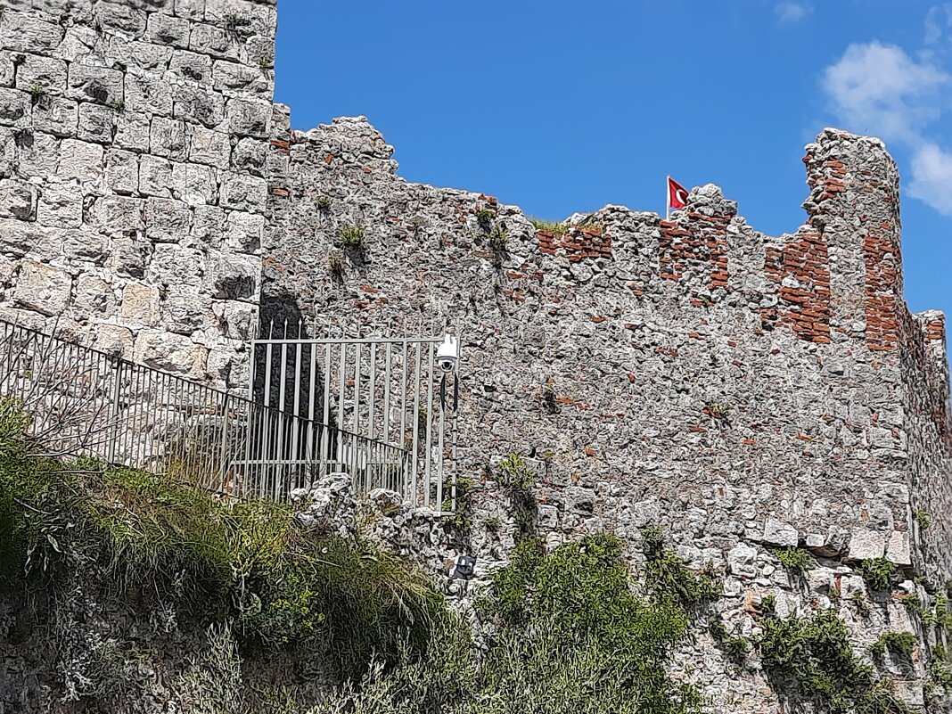 У стен старой крепости - Виктор 