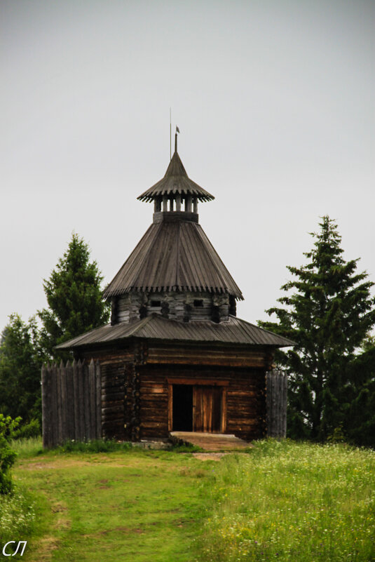 Архитектурно-этнографический музей «Хохловка».Сторожевая башня - Любовь 