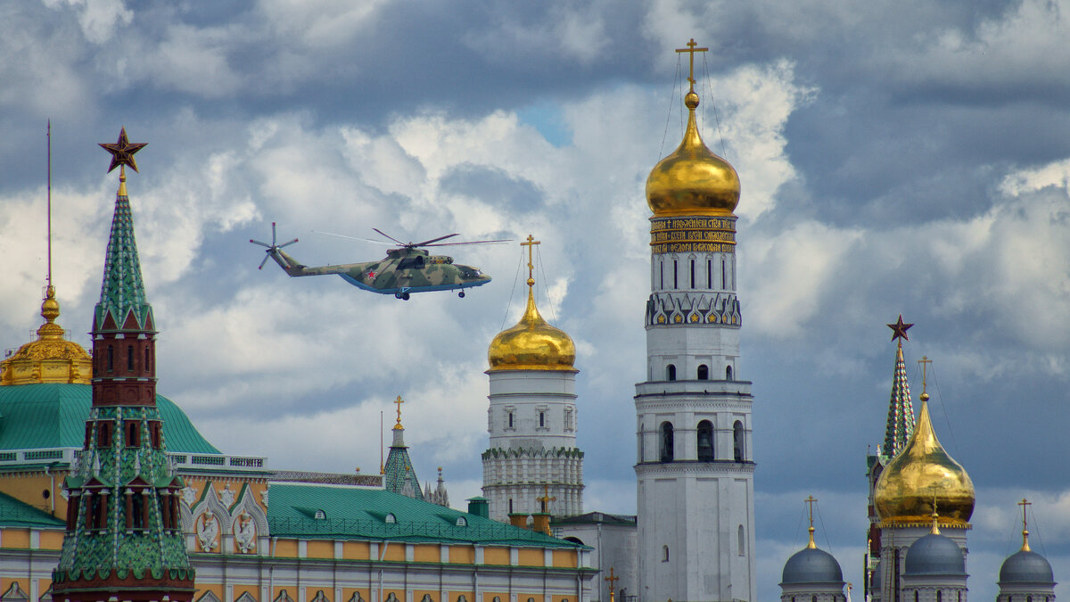 Москва. Вертолет над Кремлем - Михаил Танин 