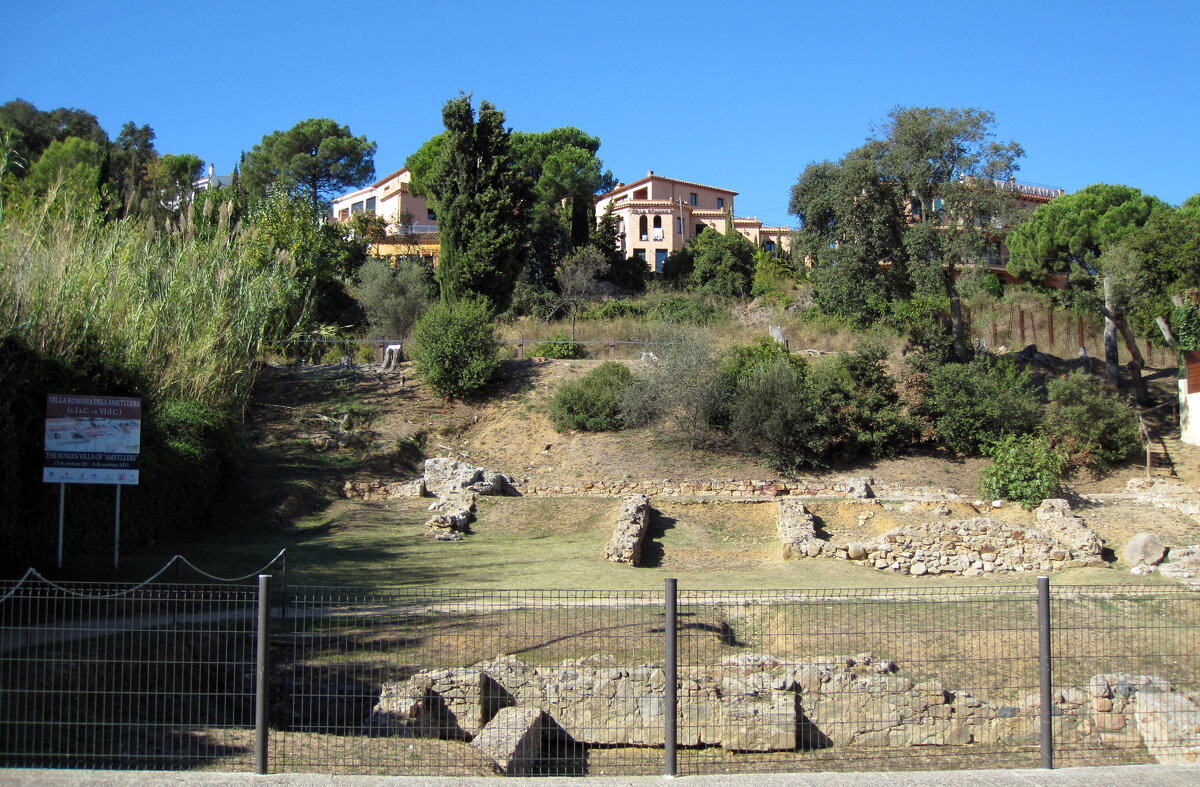 Руины древне-римской виллы - Gen Vel