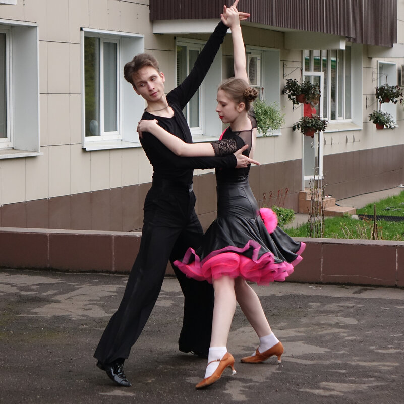 Танец - Сергей Михальченко