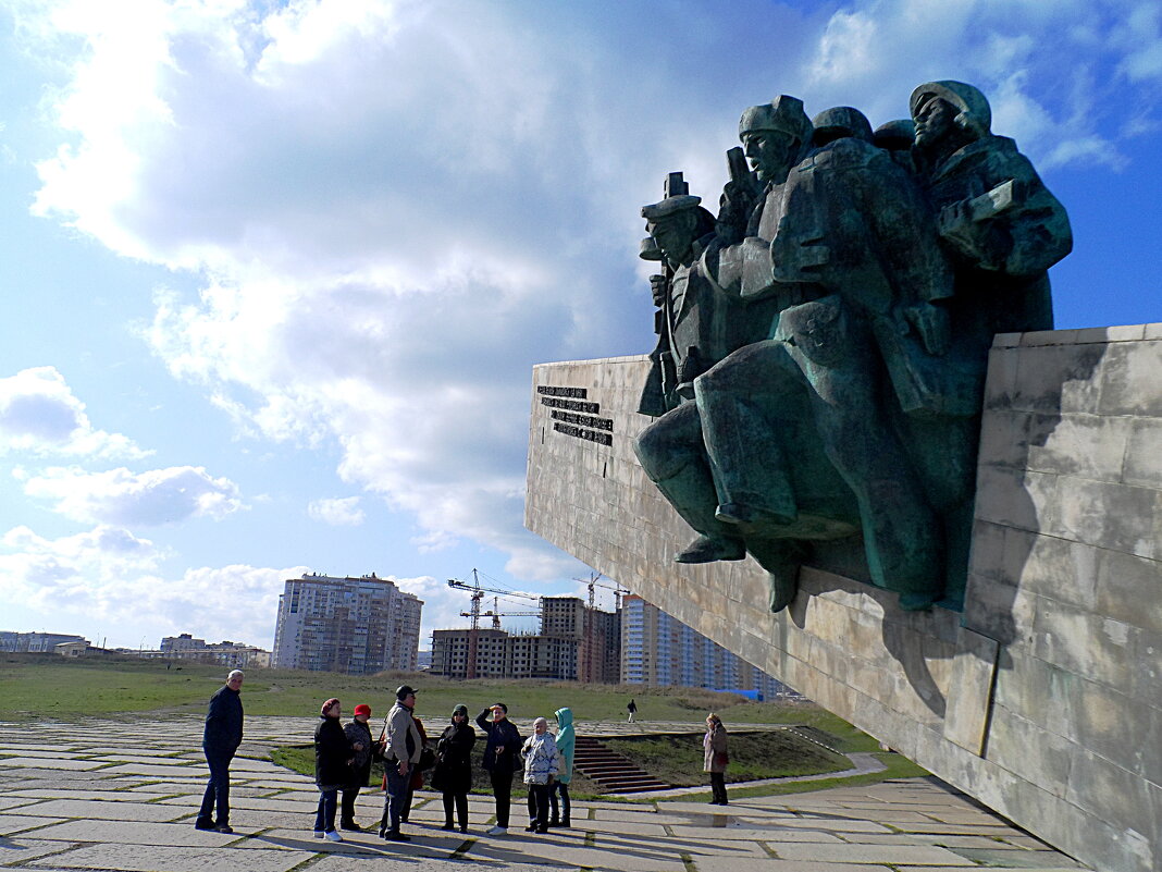 Мемориальный комплекс «Малая земля», расположенный на Суджукской косе - Галина 
