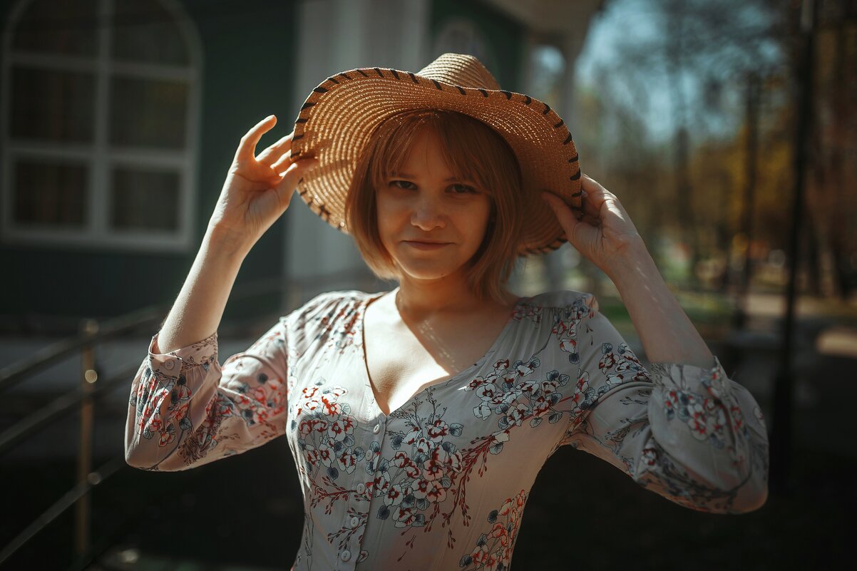 Девушка в шляпе - Виктория Соболевская