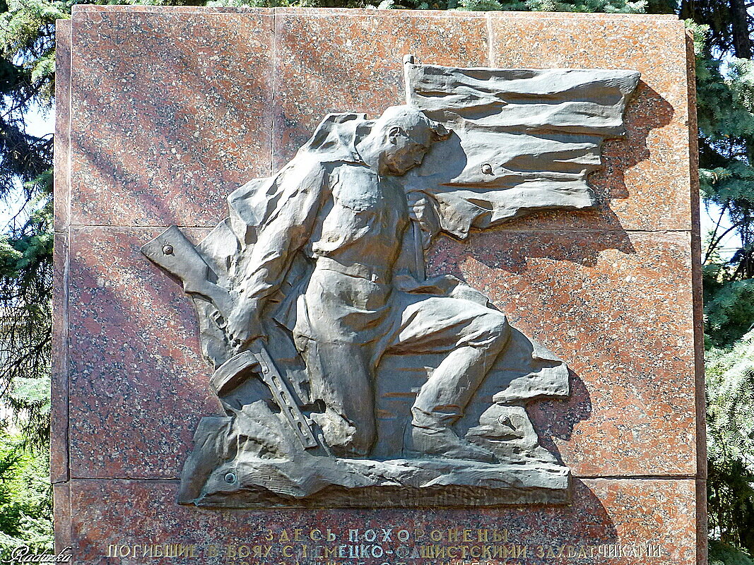 Барельеф на памятнике трех героев - Raduzka (Надежда Веркина)