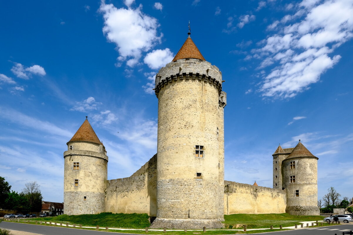 Замок Blandy-les-Tours, XIII век - Георгий А