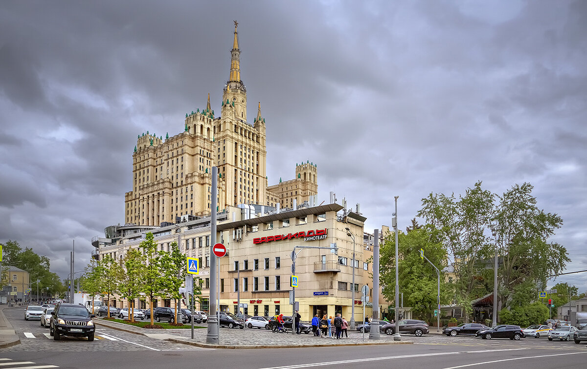 Москва. Кинотеатр  Баррикады. - В и т а л и й .... Л а б з о'в