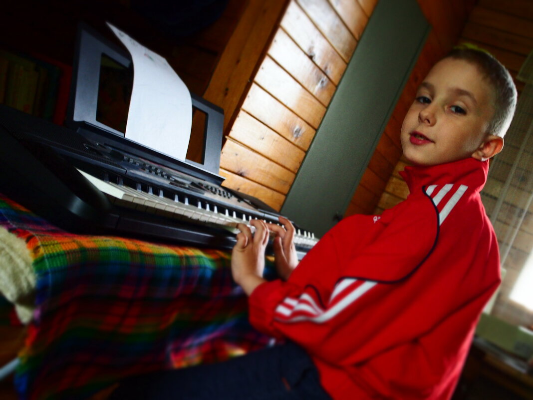 Внук пианист - Борис 