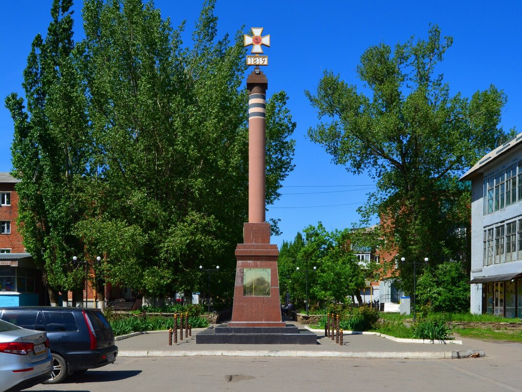 Зверево. Памятник основателям города. - Пётр Чернега