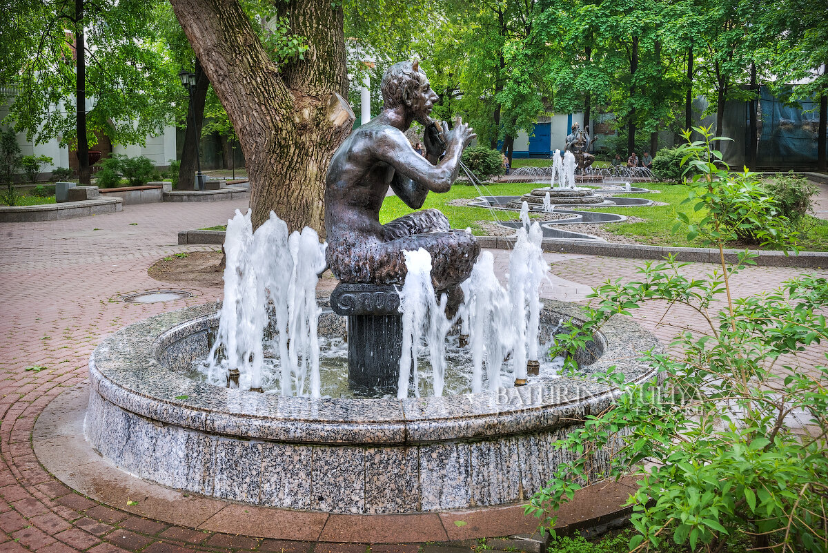 Фонтан около театра Моссовета