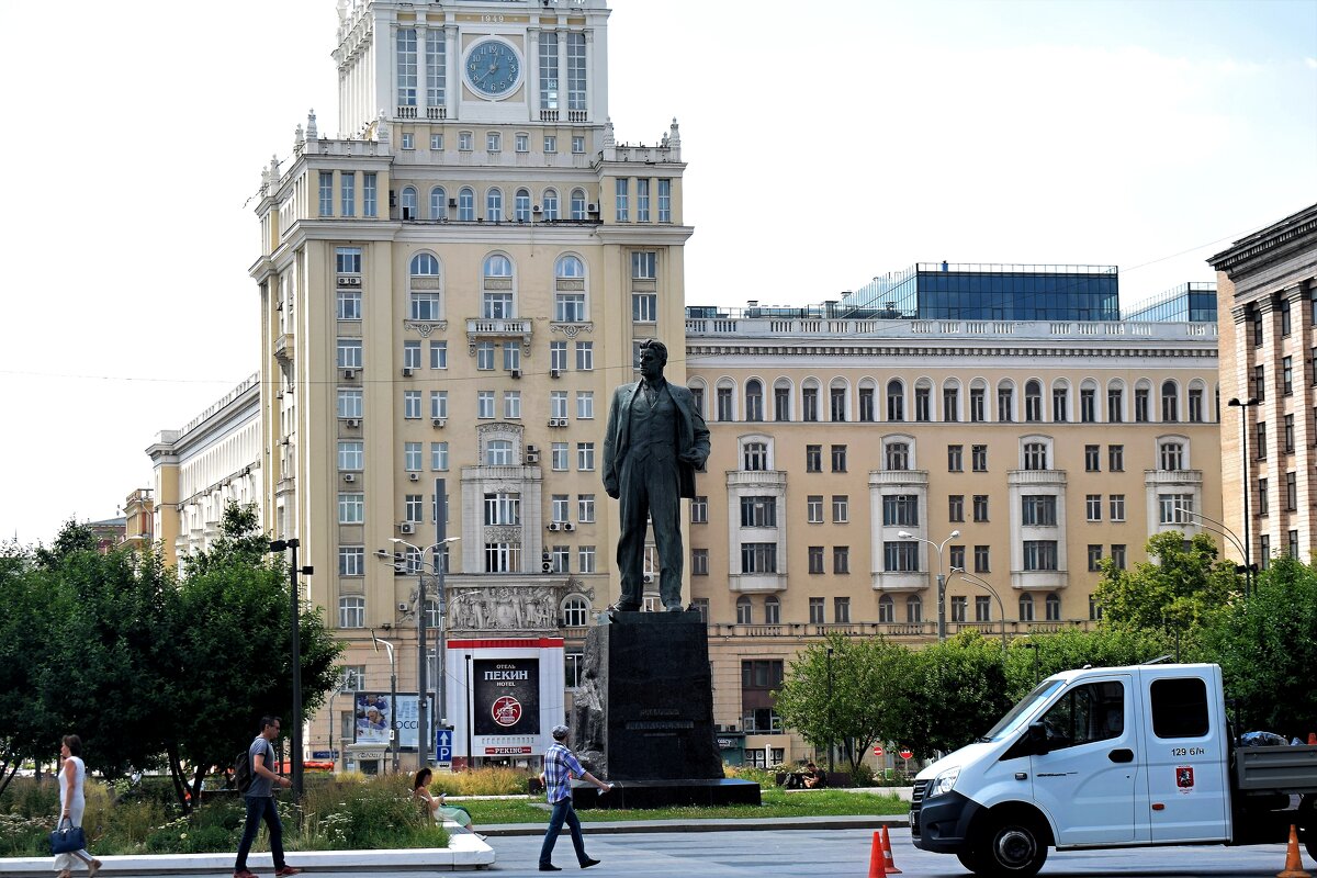 Памятник Владимиру Маяковскому. - Татьяна Помогалова