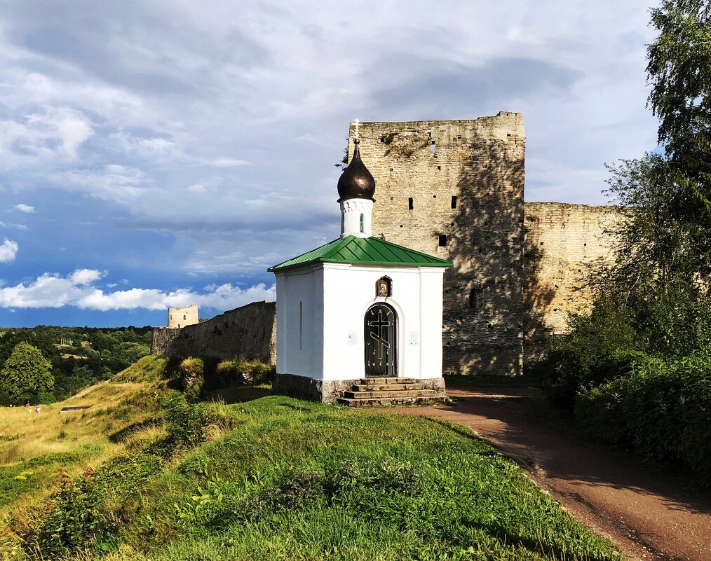 Корсунская часовня в Изборске - Евгений Кочуров