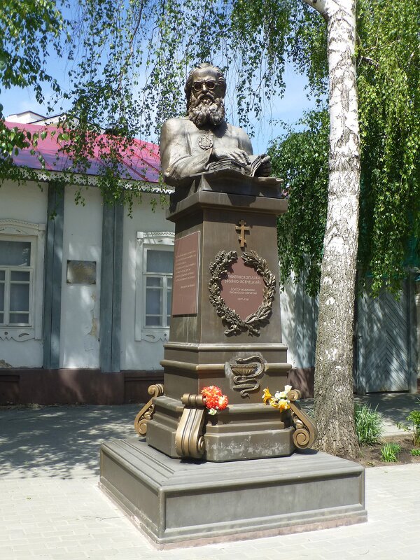 Памятник архиепископу Луке в Тамбове - Лидия Бусурина