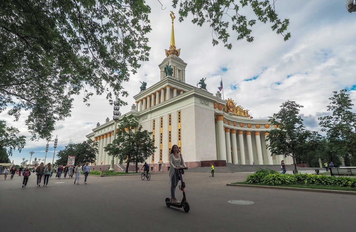 Гдет то на ВДНХ - юрий поляков