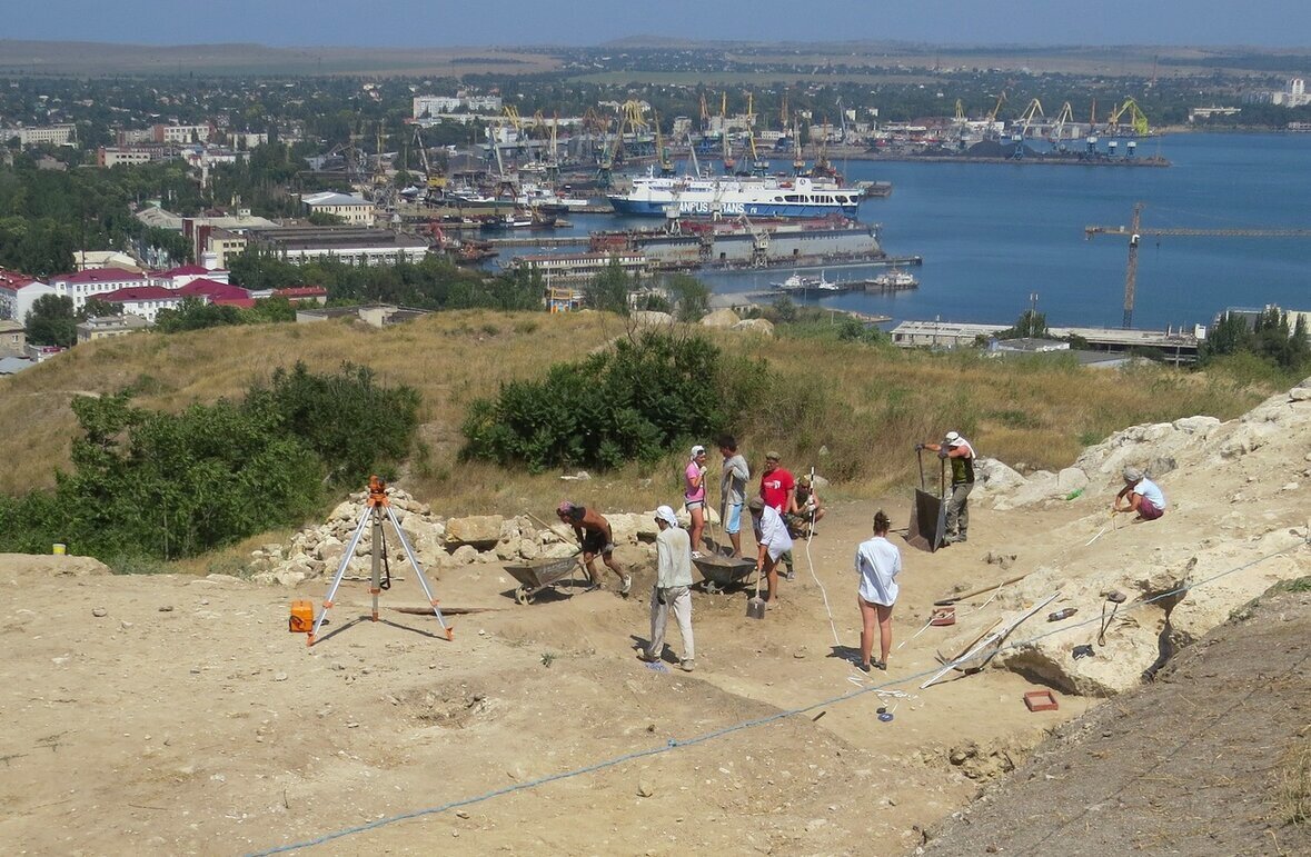 Раскопки на горе Митридат - Вера Щукина