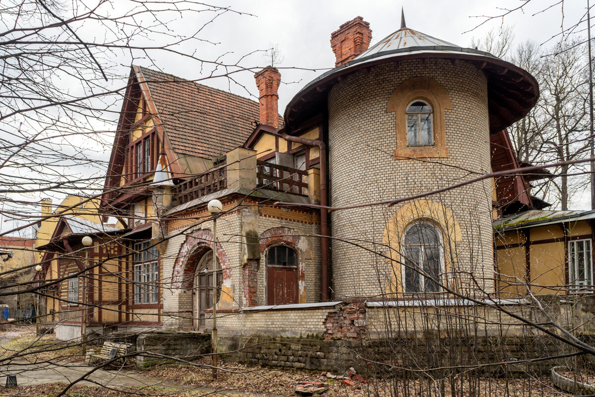 Санкт-Петербург. Достопримечательности Каменного острова. Дача Гаусвальда. - Надежда Лаптева