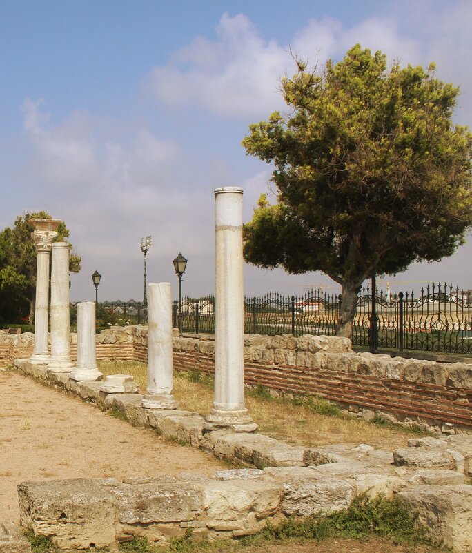 колонны древних в херсонесе - ольга хакимова