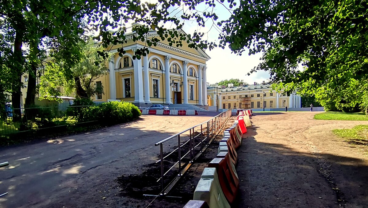 Установка ограждения у Александровского дворца - Сергей 