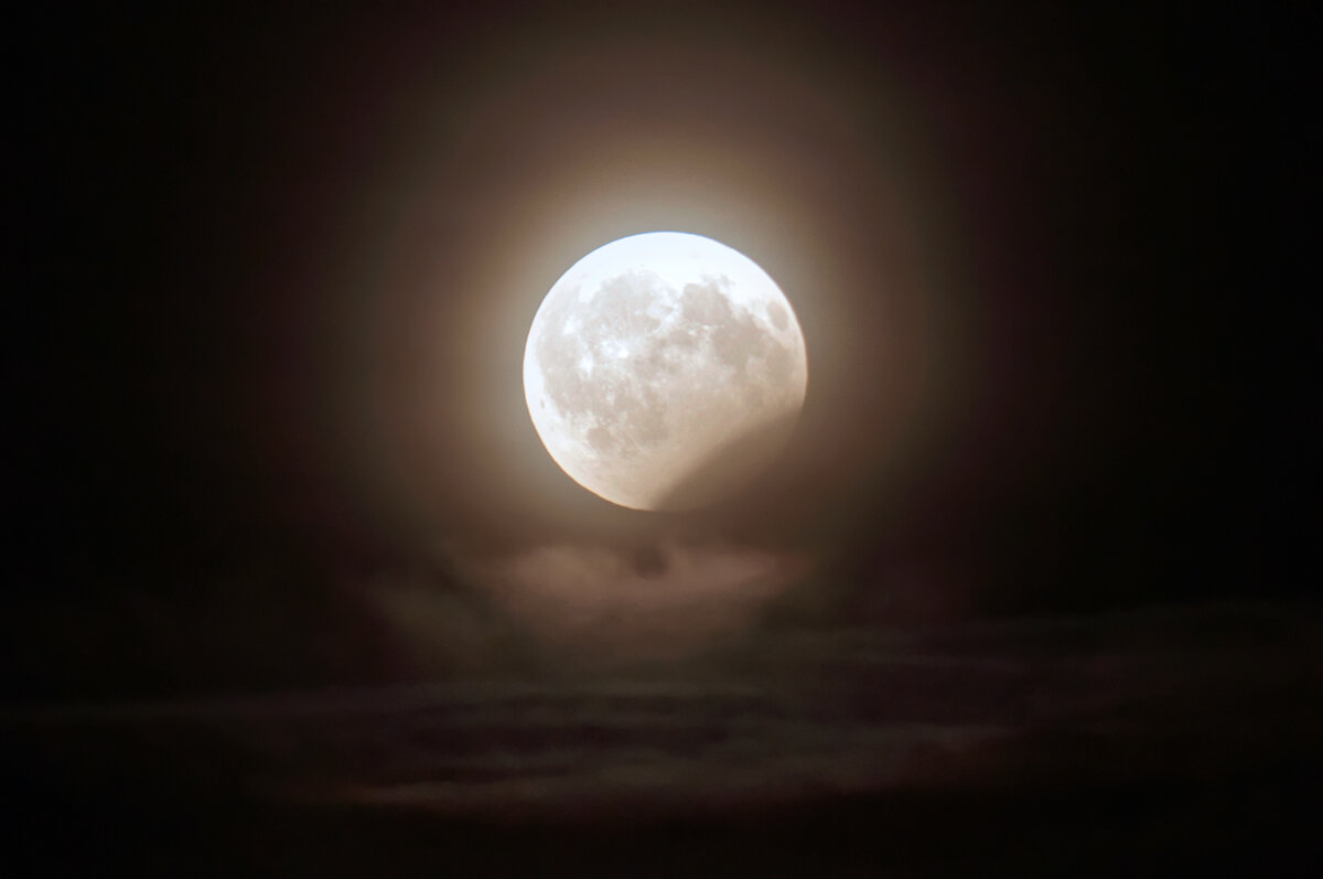 Лунное затмение - Анатолий Клепешнёв