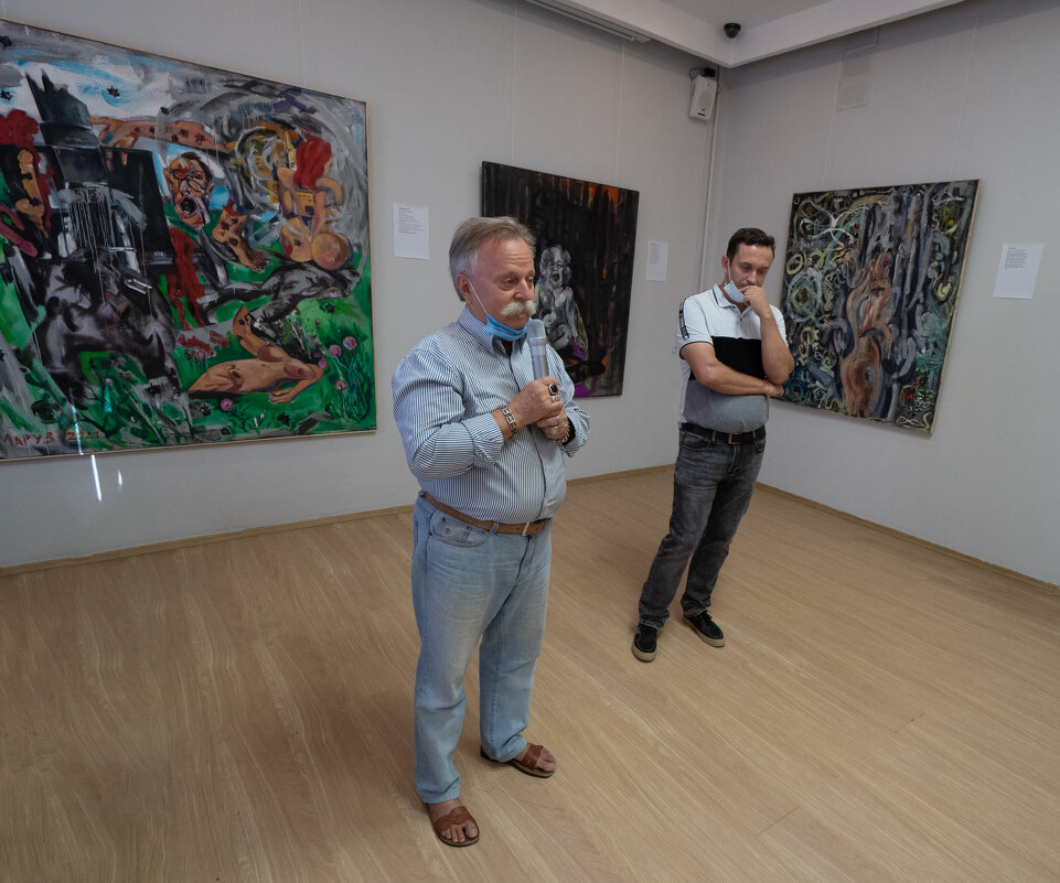 В Брянске в Городском выставочном зале открылась концептуальная выставка художника Клинцова А. - Евгений 