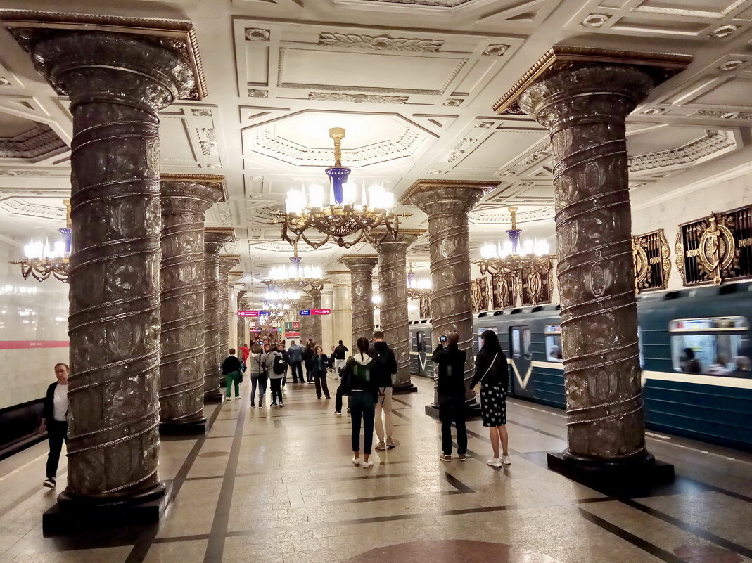 Станция метро "Автово" в Санкт-Петербурге - Николай 