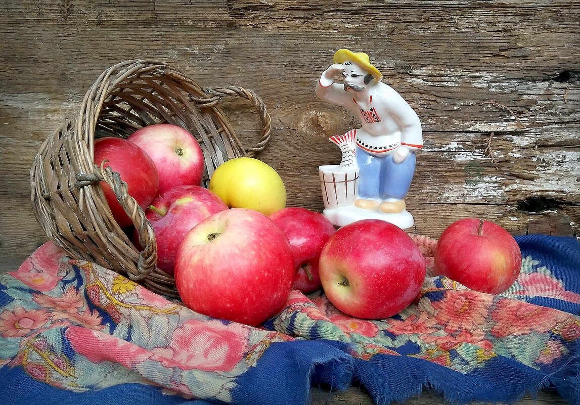 Знаете ,где прячется лето до следующего года?...В спелых яблоках... - TAMARA КАДАНОВА
