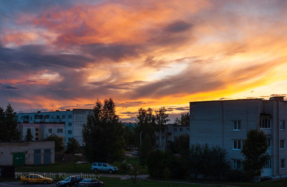 Закат в первый день осени 2021 за моим окном. (Снято на Sony R1 - Анатолий Клепешнёв