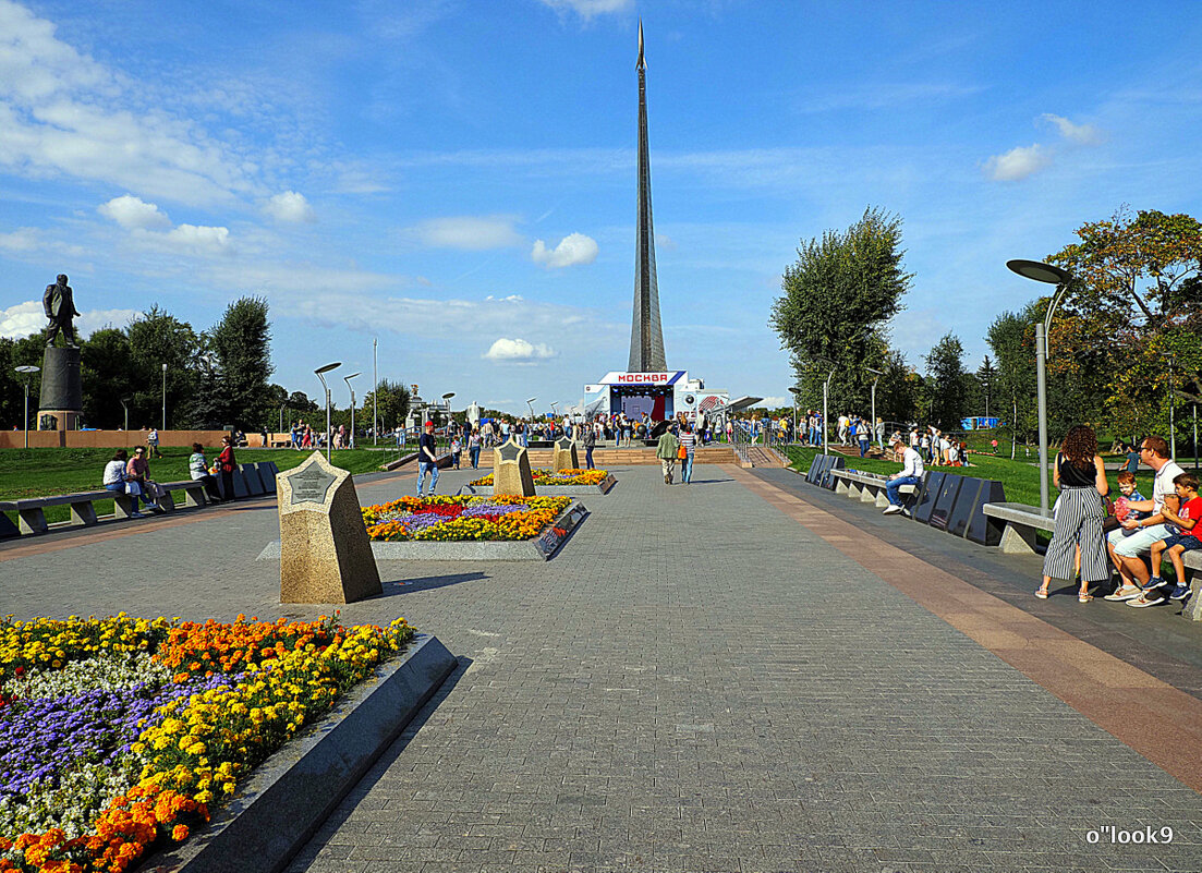 на аллее космонавтов взгляд - Олег Лукьянов