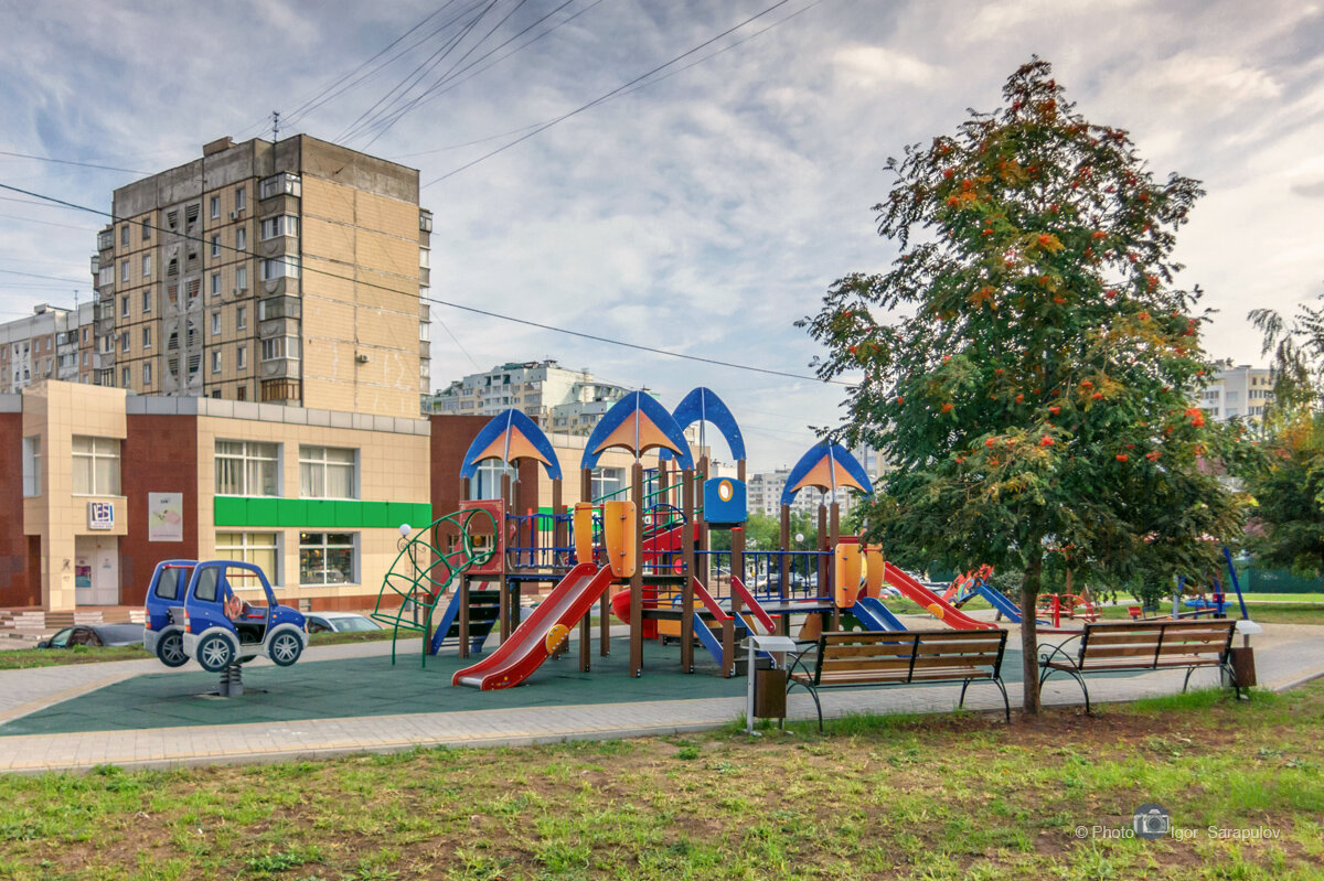 Белгород, детская игровая площадка возле дома Щорса 56 - Игорь Сарапулов
