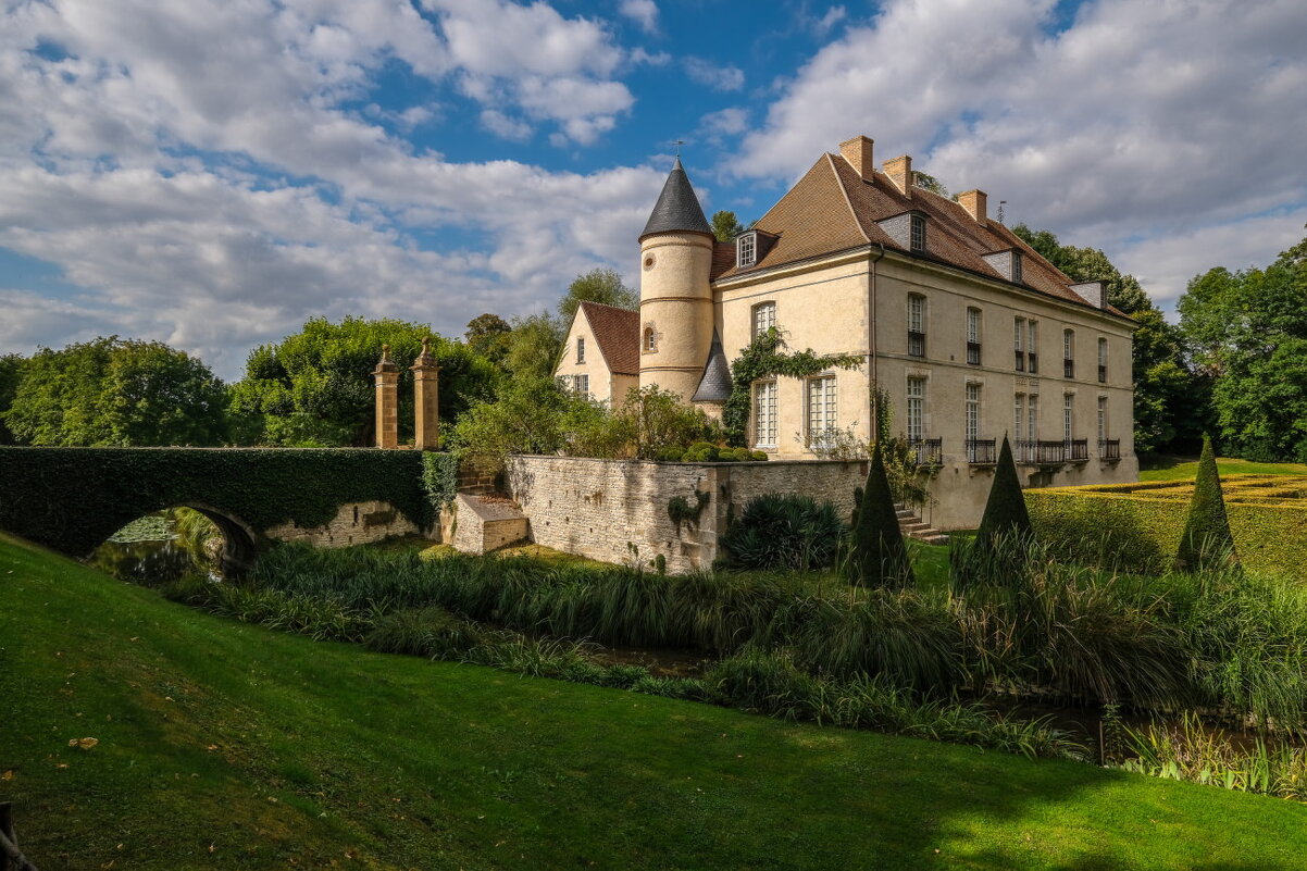 Замок Пессельер (Chateau de Pesselieres) - Георгий А