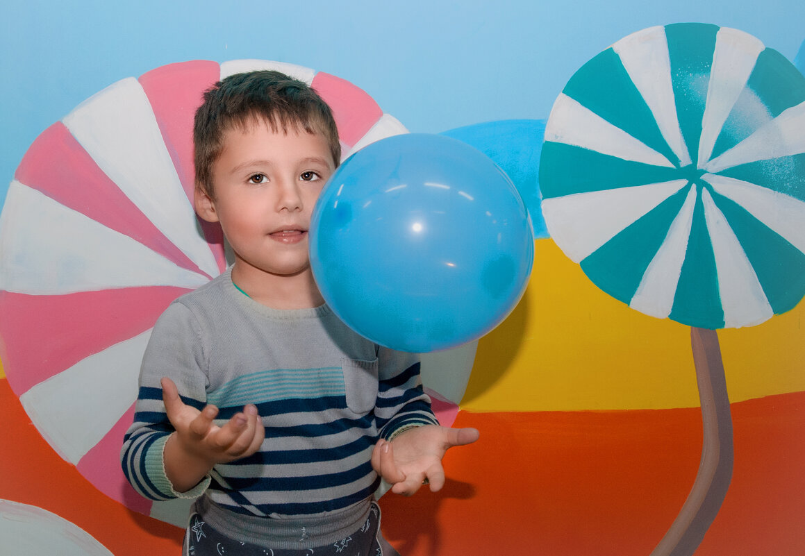Мальчик с шариком - Филипп Махов
