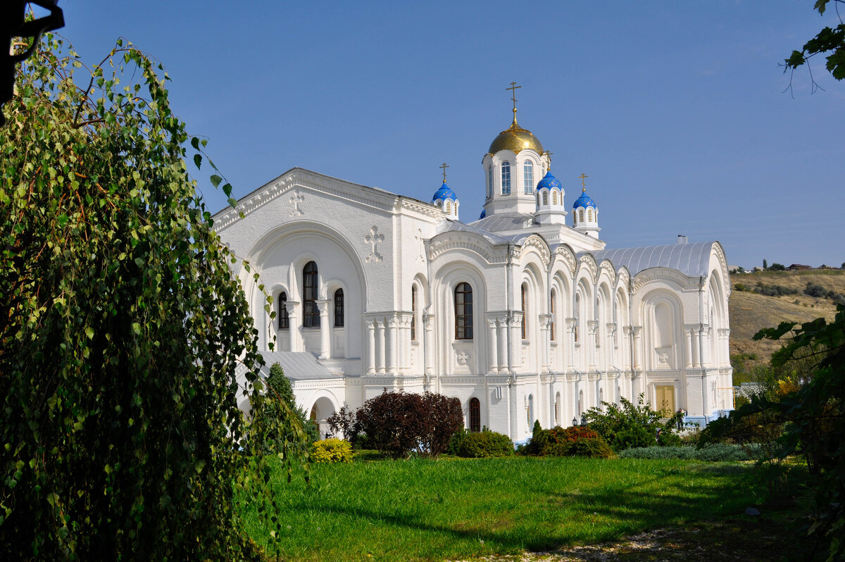 Храм Казанской иконы Божией Матери с подземными ходами - Елена Ужва