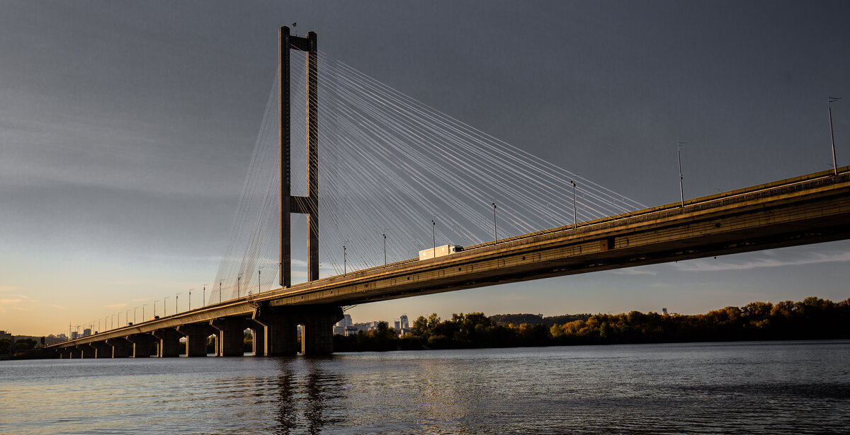 Киев, Южный мост - Олег 